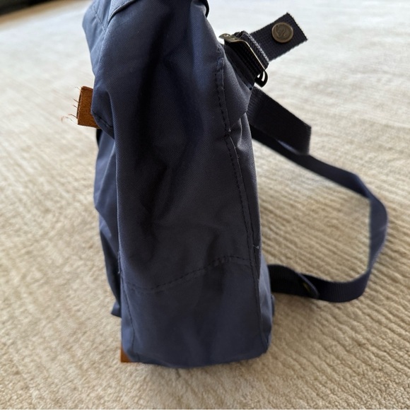 FJALLRAVEN KANKEN Laptop Navy with Gold Logo Backpack - Picture 8 of 9